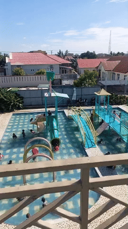 Families enjoy sunny day at Lhokseumawe water park