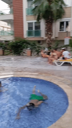 Afternoon scenes around a Konyaaltı residential complex and neighborhood