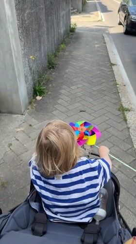 Child with pinwheel observed in stroller on Erba street
