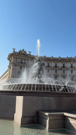 Selfies and fountain views at Piazza della Repubblica, Rome