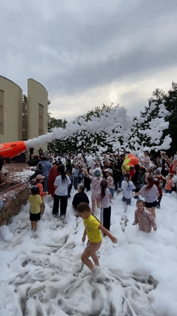 Foam party brings joy to children and adults in Chelyabinsk