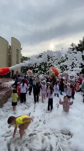 Foam party brings joy to children and adults in Chelyabinsk