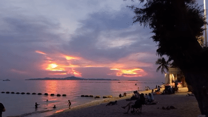 Sunset draws beachgoers to Pattaya shore amid dramatic clouds
