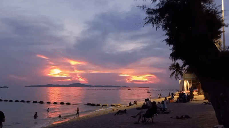 Sunset draws beachgoers to Pattaya shore amid dramatic clouds