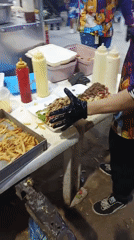 Evening street festival brings food, dancing to Villa Marina