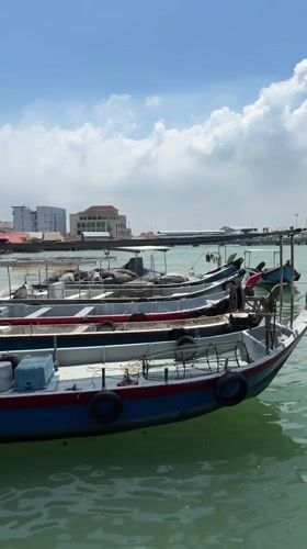 Tourist documents George Town waterfront and Chew Jetty attractions