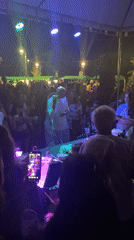 Outdoor concert draws large crowd in Búzios, Brazil