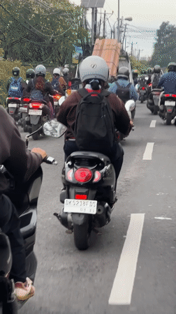 Scooters with dollar sign taillight spotted in Denpasar