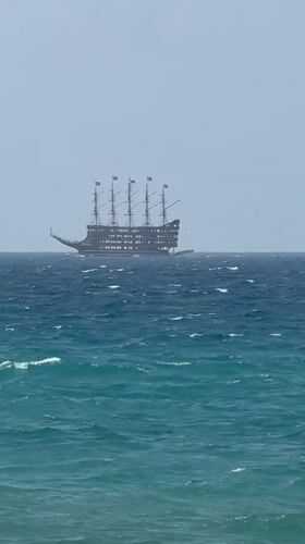 Historic sailing ship spotted in rough seas off Alanya