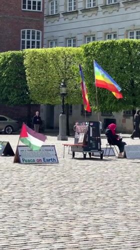 Makeshift stall observed in Copenhagen public square