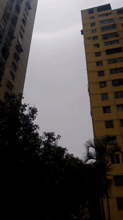 Overcast afternoon documented across Caracas residential neighborhoods