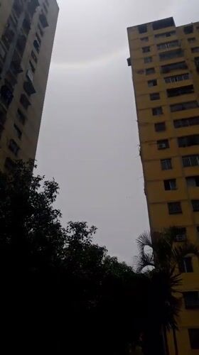 Overcast afternoon documented across Caracas residential neighborhoods