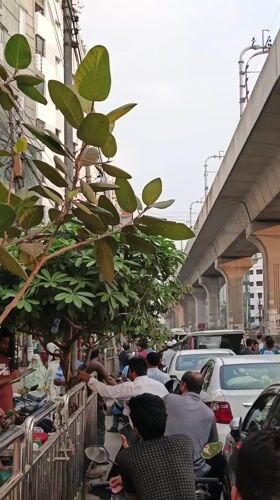 Traffic jam paralyzes Dhaka streets, police direct congested vehicles