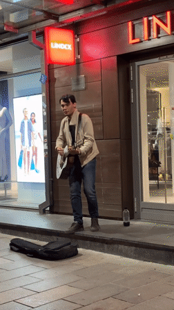 Street musicians draw crowds in rainy Tallinn evening