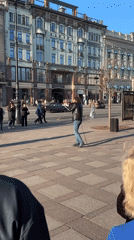 Street violinist draws crowd in Saint Petersburg square