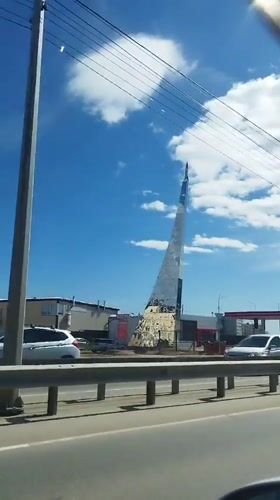 Morning scenes captured in Yakutsk: monument, children swimming