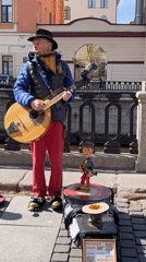 Street performers, dogs in sunglasses enliven Saint Petersburg square