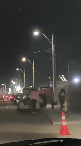 Late-night vehicle unloading observed on Arica street