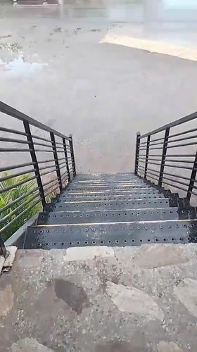 Witness documents wet streets after rain in El Espinal