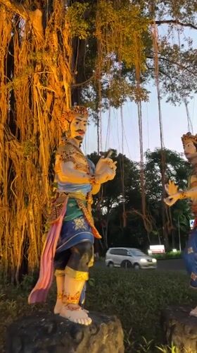 Illuminated Balinese cultural displays documented at Kuta Selatan park