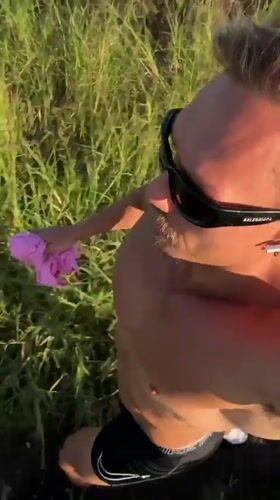 Blonde jogger spotted running through Mengwi grassland