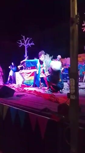 Late-night costumed stage performance draws crowds in Barcelona plaza