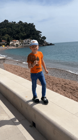 Everyday moments captured in Petrovac: beach walk and selfie