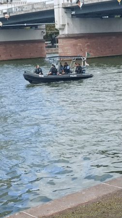 Dragon boat race on the Main River with police presence