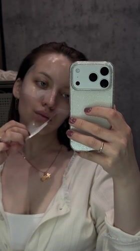 Woman documents morning routine in Reshetnikovo bathroom