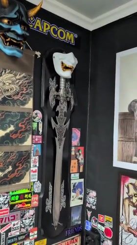 Japanese art collection and bird flight documented in Izmail