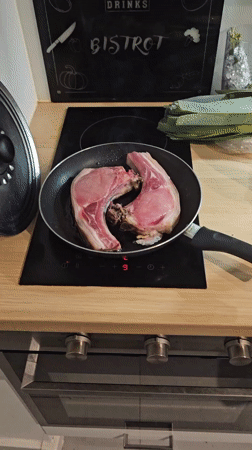 Pork chops cooking documented in Pantin kitchen