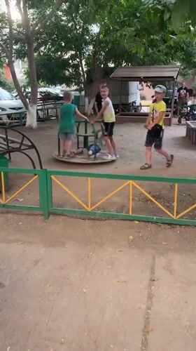 Ordinary afternoon moments documented across Astrakhan, Russia