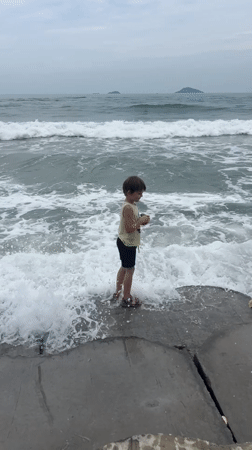 Morning moments at the Hoi An shoreline, waves and all