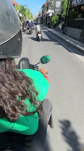 Gallery hopping and scooter rides through Kuta, Bali