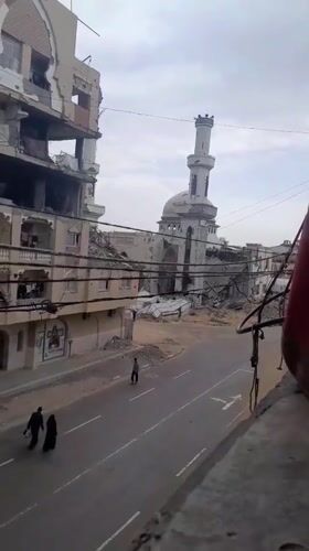 Daily life continues amid destruction in Khan Yunis