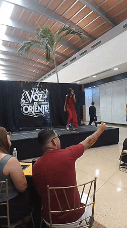 Singer performs at 'Voz de Oriente' event in Pampatar mall