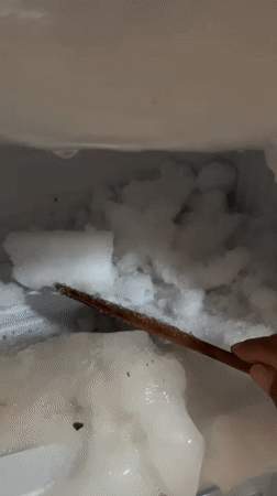 Freezer defrosting and Balinese architecture documented in Ubud