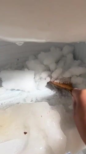 Freezer defrosting and Balinese architecture documented in Ubud