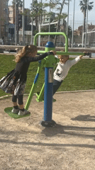 Afternoon park activities captured in València public exercise area