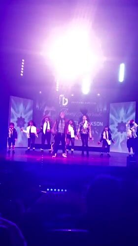 Student showcase and dance performances at Maracay theater venue