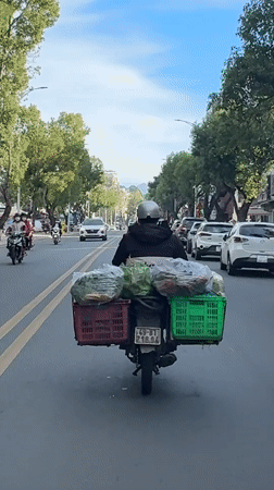 Produce-laden motorcycle making a delivery run in Đà Lạt