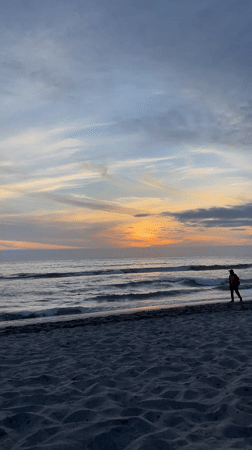 Evening beach scenes captured by witnesses in Iquique, Chile