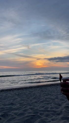 Evening beach scenes captured by witnesses in Iquique, Chile