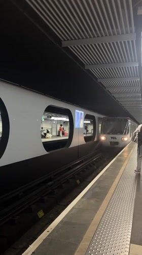 Metro train 528 arrives at Lyon station platform