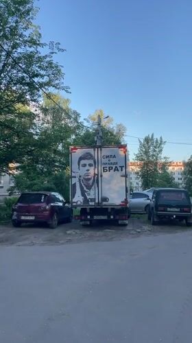 Everyday moments captured in Pavlovsky Posad park area