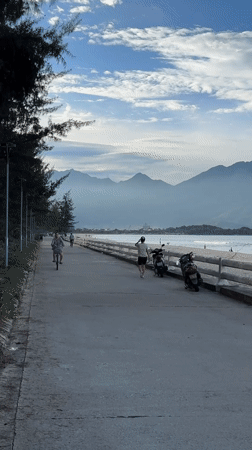 Along Da Nang's coastal road on a cloudy morning