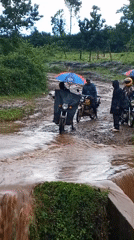 Flooding disrupts transport across Kenyan wards, vehicles navigate muddy waters