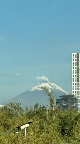 Ordinary moments captured across Puebla with Popocatépetl backdrop