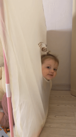 Toddler plays games, eats meals at Reshetnikovo home