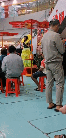 Colorful performance draws a crowd at Da Lat indoor venue